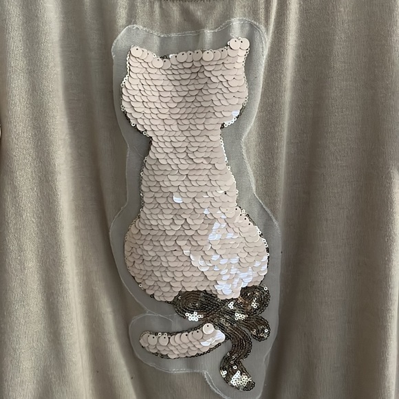 Tan sweater blouse with cat image - Picture 5 of 5